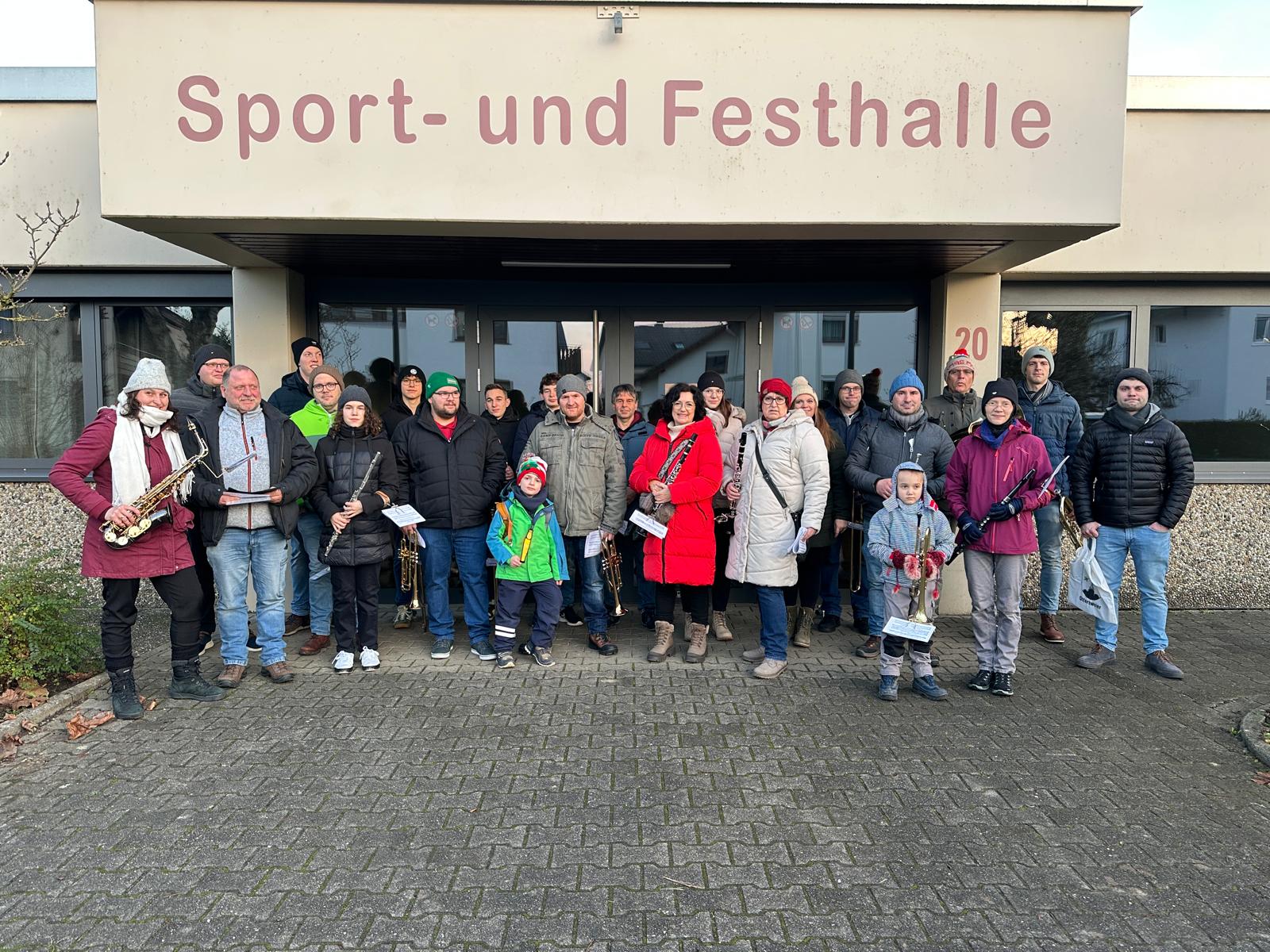 2025-12-21 Weihnachtsspielen im Dorf-Foto